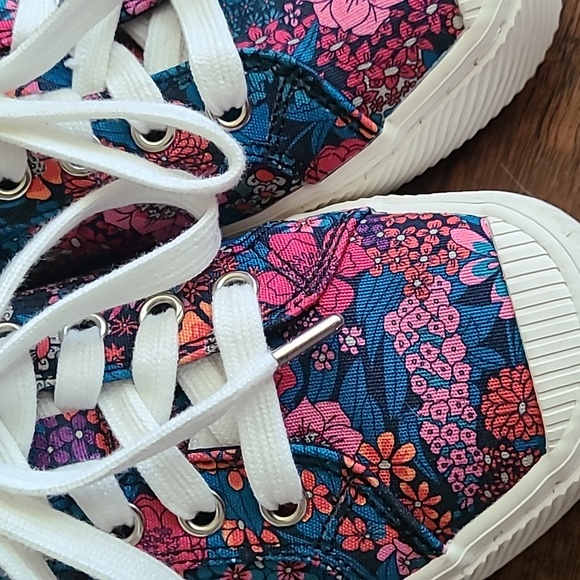 OCA Low Night Floral Print Canvas Sneaker 7 - Picture 2 of 6